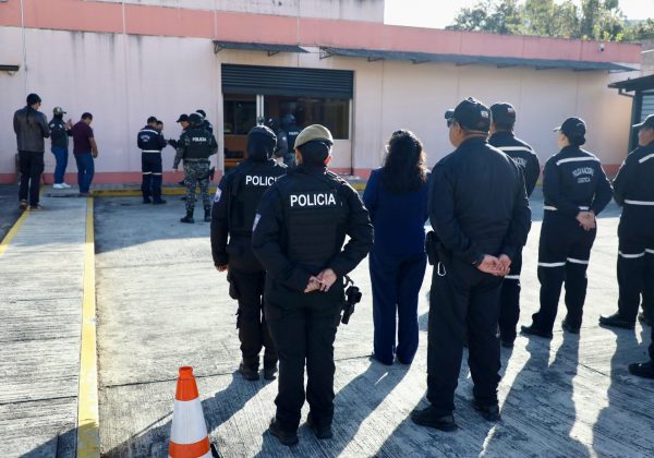 La Fiicalía dicta prisión preventiva para siete de ocho detenidos que vendían armas a bandas delincuenciales.