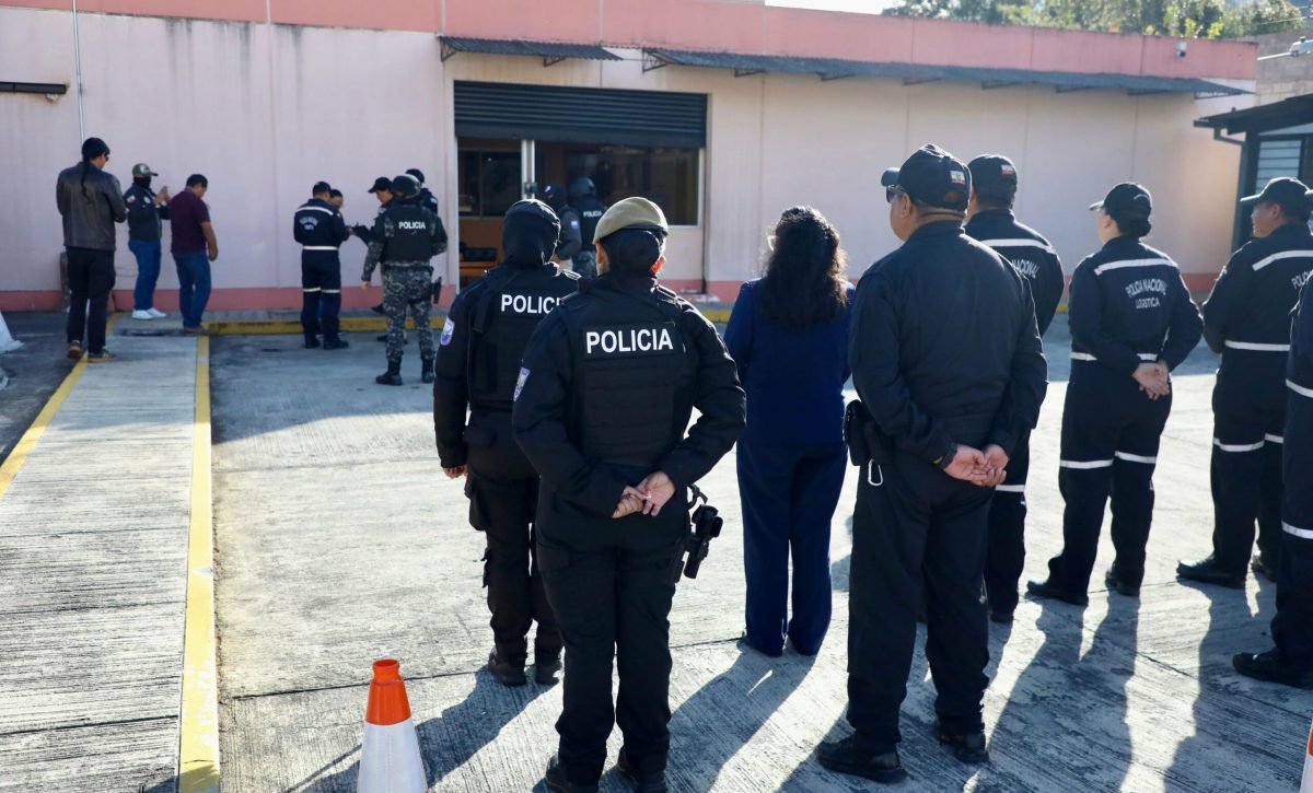 La Fiicalía dicta prisión preventiva para siete de ocho detenidos que vendían armas a bandas delincuenciales.