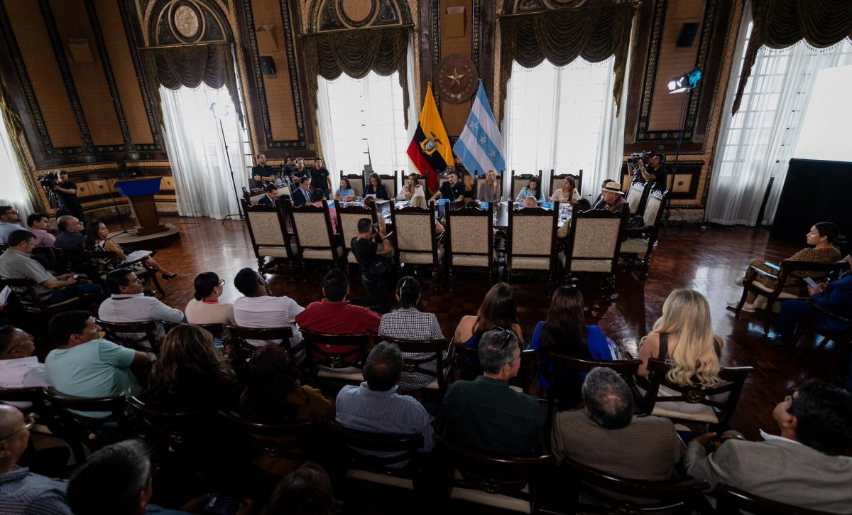 En el último año, la Alcaldía de Guayaquil recibió 23,000 solicitudes de regularización, resolviendo 15,000 casos.