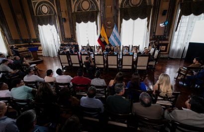 En el último año, la Alcaldía de Guayaquil recibió 23,000 solicitudes de regularización, resolviendo 15,000 casos.