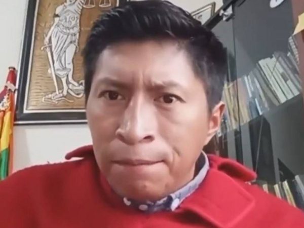 Guamán vs. Iza La batalla por la presidencia de la Conaie