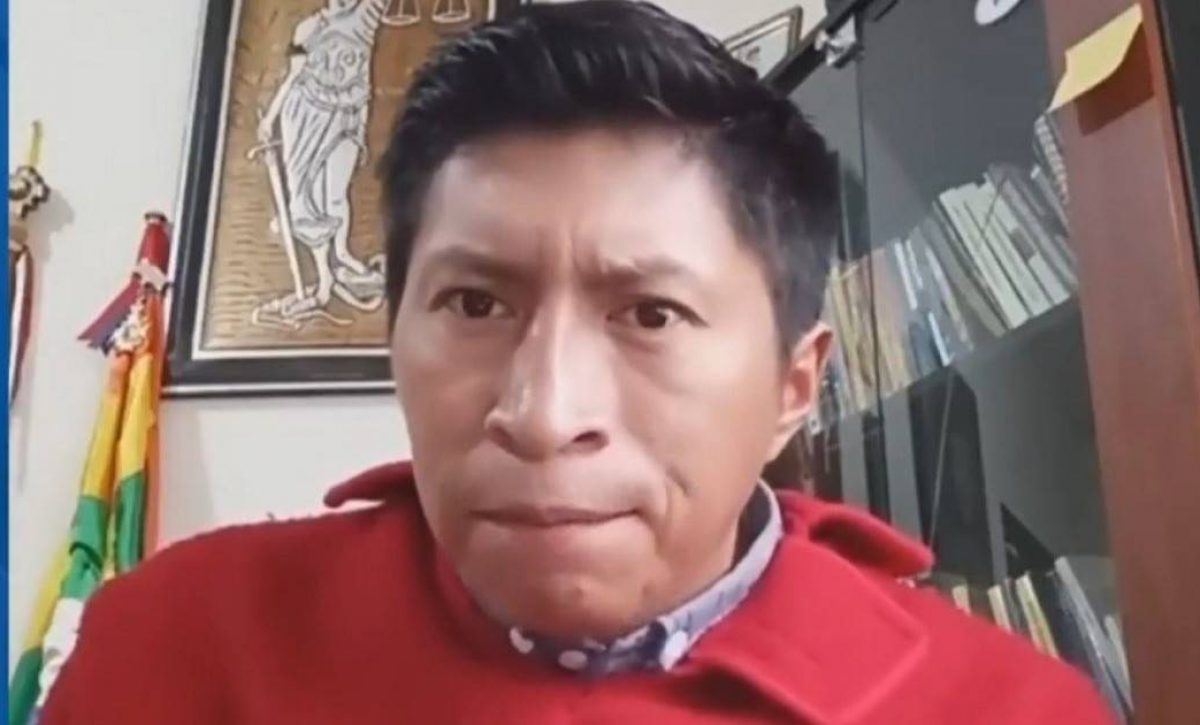 Guamán vs. Iza La batalla por la presidencia de la Conaie