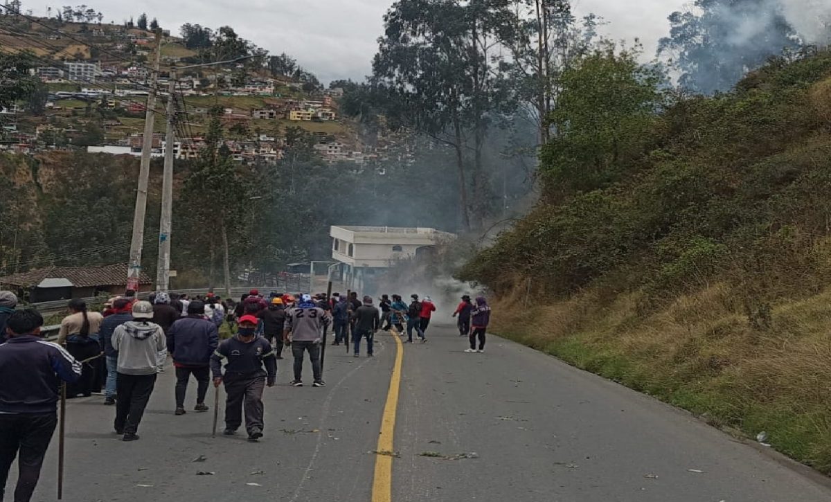 Guaranda en alerta: cierre de carreteras y enfrentamientos durante el paro nacional