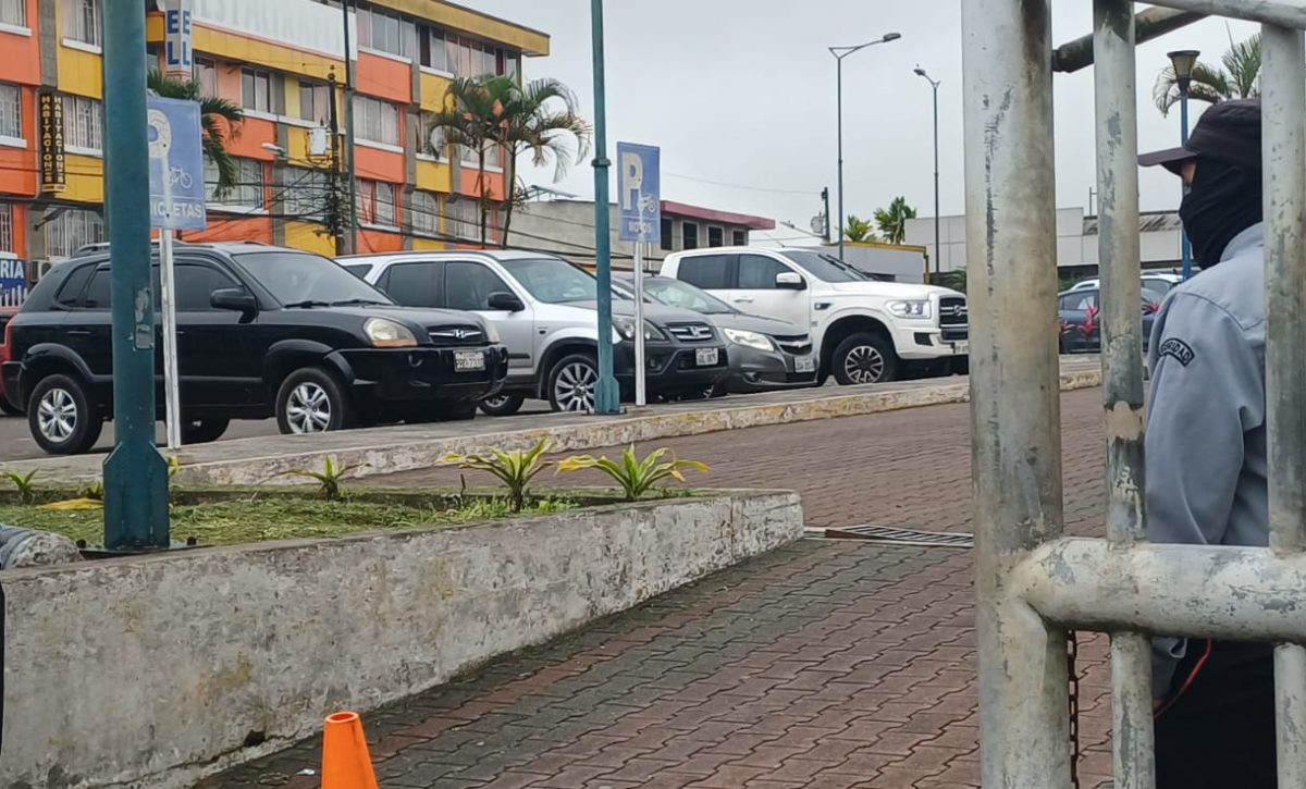 Guardias de seguridad del Hospital Gustavo Domínguez denuncian retrasos en sus pagos desde 2024