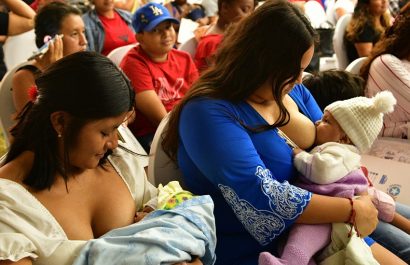 En Guayaquil, más de 300 mujeres participaron en una jornada por la Semana Mundial de la Lactancia, con charlas y actividades de apoyo.