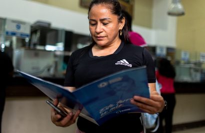La Dirección de Terrenos del Municipio de Guayaquil entregó títulos de propiedad a 450 familias.