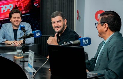 El alcalde de Guayaquil Aquiles Alvarez abordó temas como contratación pública, eutanasias en Proanimal, agua potable y fundaciones.