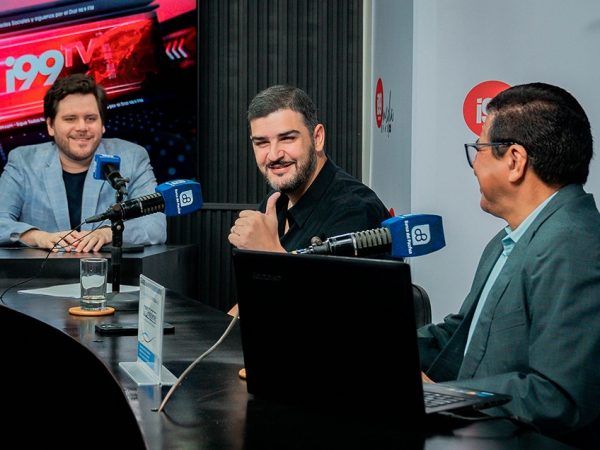 El alcalde de Guayaquil Aquiles Alvarez abordó temas como contratación pública, eutanasias en Proanimal, agua potable y fundaciones.