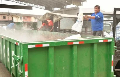 Guayaquil cuenta con 14 centros de acopio gratuitos para desechos voluminosos, promoviendo limpieza urbana, orden y disposición.
