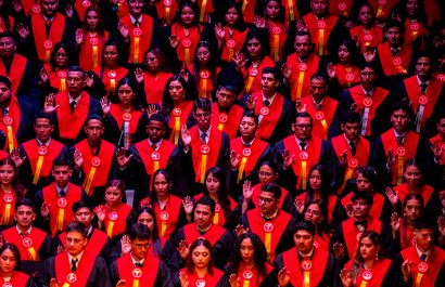 240 jóvenes guayaquileños culminaron estudios técnicos gracias a un programa municipal que impulsa carreras técnicas.