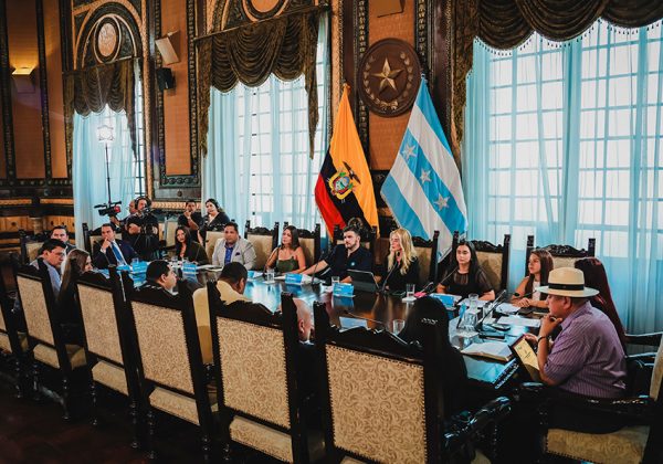El Concejo Municipal de Guayaquil expresó su respaldo al alcalde Aquiles Alvarez y pidió al Gobierno Central acciones frente a la delincuencia.