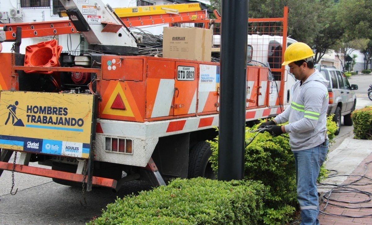 Un plan de infraestructura, servicios básicos y seguridad en Los Ceibos, beneficia a más de 30.000 habitantes de Guayaquil.