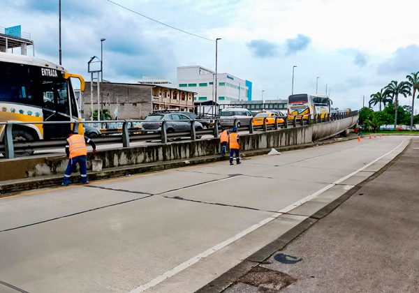 La reparación del paso elevado en la avenida Pedro Menéndez obligará a cerrar un carril clave en Guayaquil.