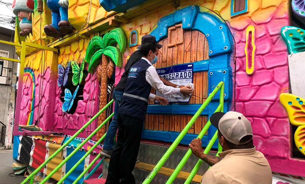 Autoridades municipales clausuraron tres parques de juegos mecánicos en Guayaquil que operaban sin permisos.