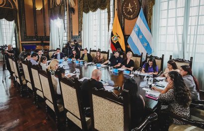 El traspaso de competencias a Parques EP busca mejorar la eficiencia en el mantenimiento de espacios públicos en Guayaquil.