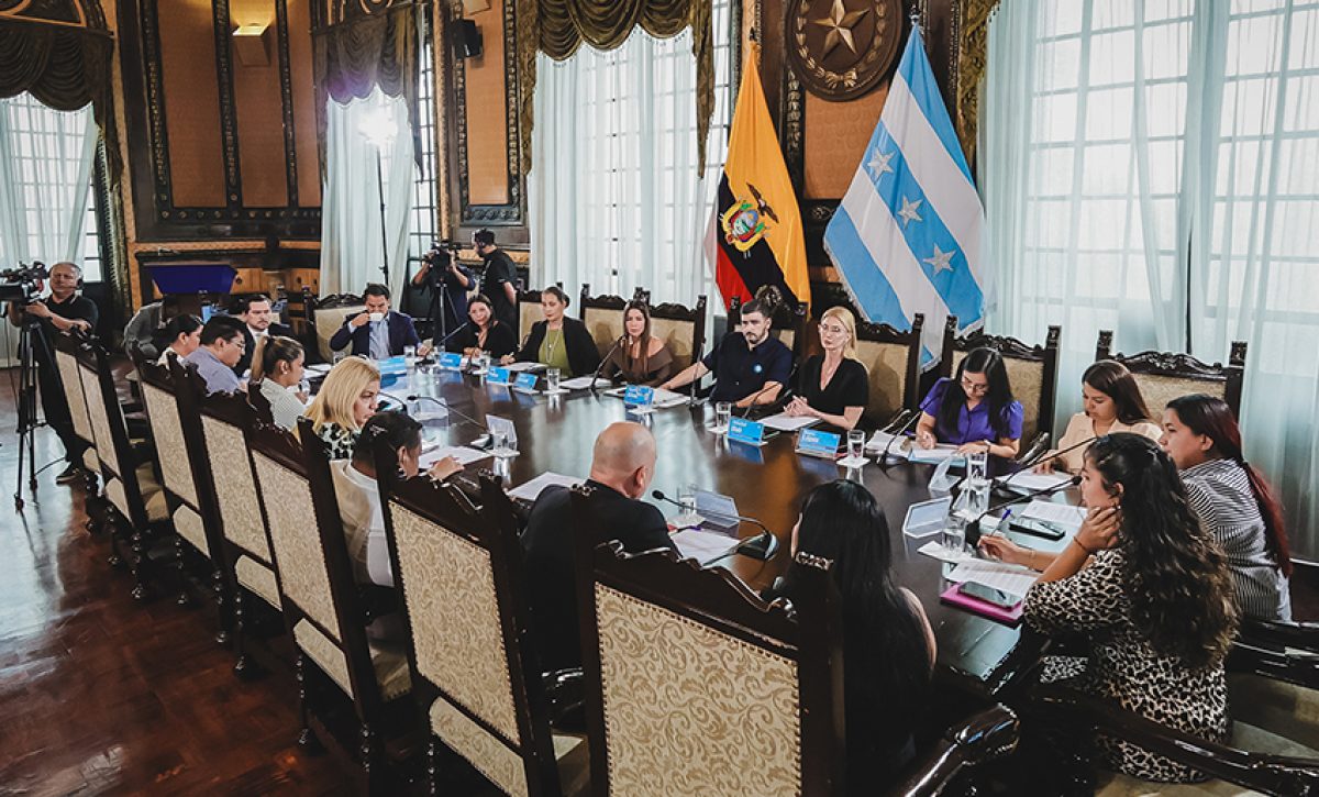 El traspaso de competencias a Parques EP busca mejorar la eficiencia en el mantenimiento de espacios públicos en Guayaquil.
