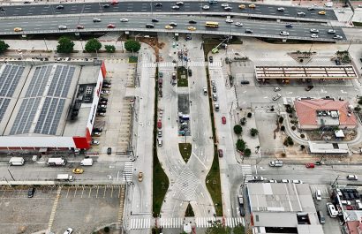 El Municipio de Guayaquil inauguró la primera intersección vial divergente de la ciudad para reducir la congestión vehicular.