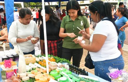 El Cabildo de Guayaquil impulsa la Ruta de Ferias de Emprendedores y Servicios Municipales para dinamizar la economía comunitaria