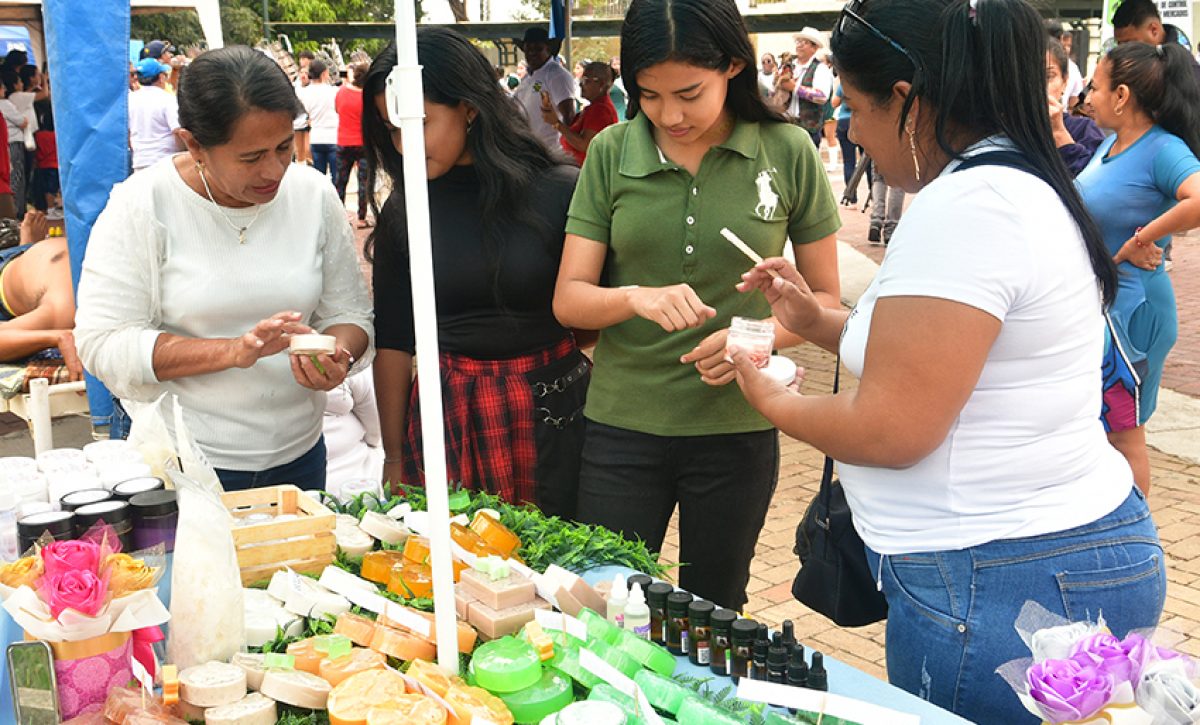 El Cabildo de Guayaquil impulsa la Ruta de Ferias de Emprendedores y Servicios Municipales para dinamizar la economía comunitaria