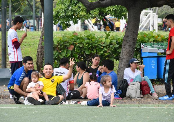 Miles de personas han acudido a los parques municipales de Guayaquil durante el feriado del 24 de mayo.