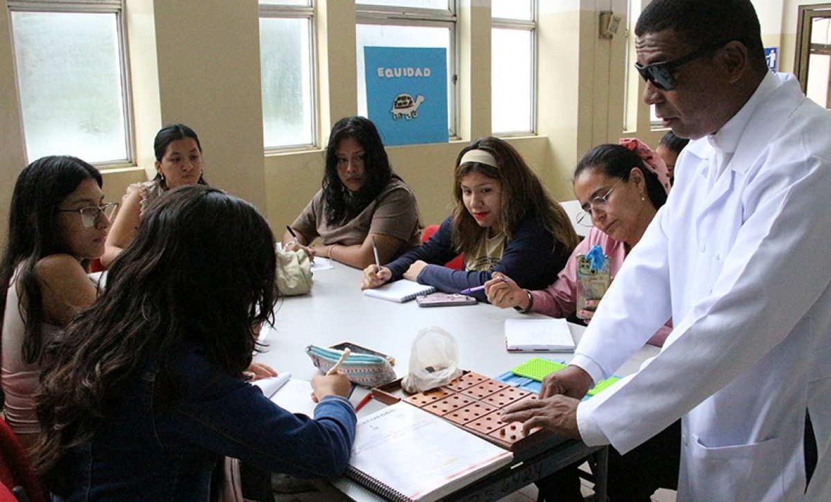 El Municipio de Guayaquil impulsa talleres gratuitos sobre el sistema Braille para docentes, estudiantes y ciudadanía.