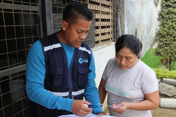 La regularización de tierras en Guayaquil avanza con la notificación a 335 familias del sector 3, cooperativa Los Pinos.