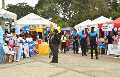 Ferias barriales y talleres municipales han capacitado a más de 20.000 personas y promueven emprendimientos en Guayaquil.