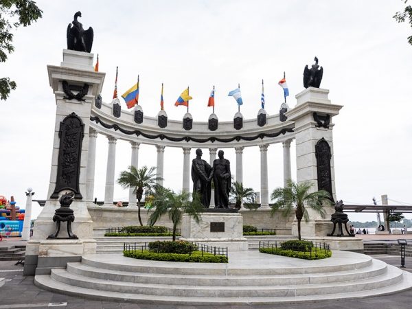 Cada 26 de julio, Guayaquil recuerda el encuentro entre Bolívar y San Martín, hecho clave de la independencia.