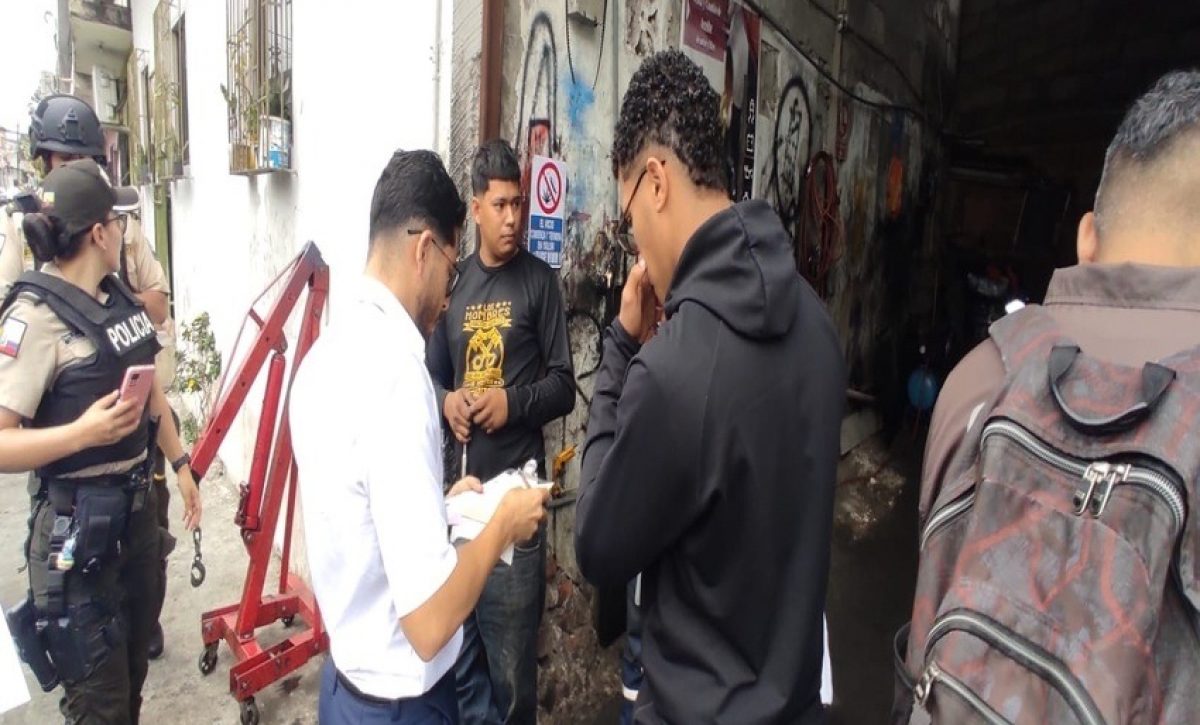 El Municipio de Guayaquil intervino talleres mecánicos en el Guasmo Sur para controlar el uso del espacio público.