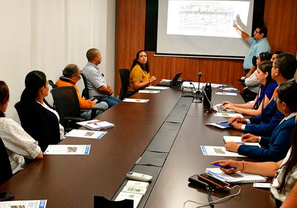 Más de 40 instituciones de Los Ceibos conocen detalles del proyecto de pasos elevados socializado por el Municipio de Guayaquil.