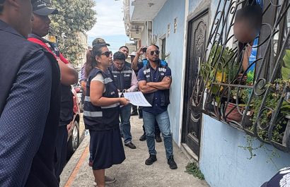 En Guayaquil, los criaderos clandestinos de perros crecen pese a la normativa vigente. Operativos recientes revelan condiciones insalubres.