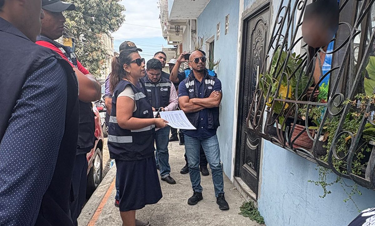 En Guayaquil, los criaderos clandestinos de perros crecen pese a la normativa vigente. Operativos recientes revelan condiciones insalubres.
