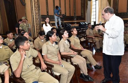 Estudiantes conocieron espacios históricos del Palacio Municipal de Guayaquil en una jornada educativa que resaltó la historia y cultura.