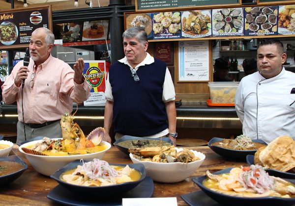 El Tercer Festival de Sopas abrió con 14 restaurantes y más de 40 recetas en Guayaquil, para promover la cocina nacional.