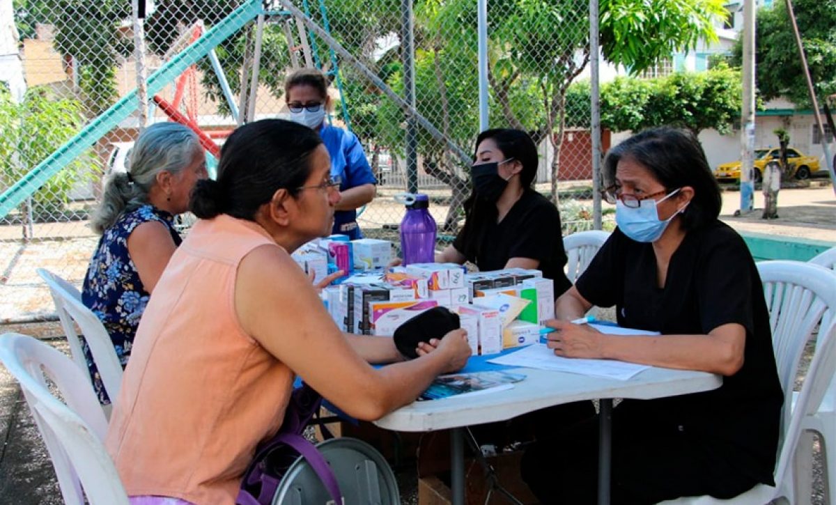 La Alcaldía de Guayaquil organizó una jornada de servicios municipales que benefició a más de 2.500 personas con atención médica, charlas y programas sociales.