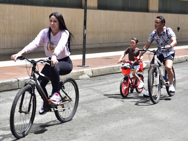 Con esta iniciativa, el Municipio de Guayaquil busca que las familias puedan caminar por la avenida Malecón.