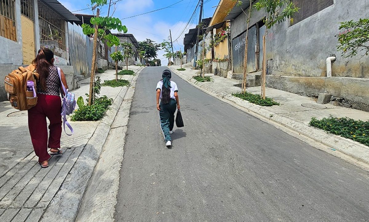 Flor de Bastión, en Guayaquil, registra avances con un plan municipal que pavimenta calles, mejora drenaje y optimiza servicios.