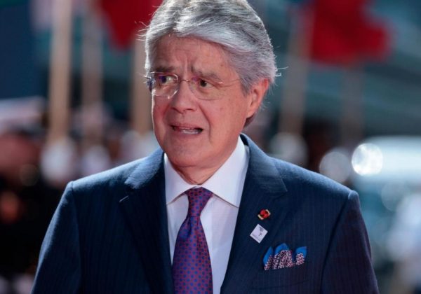 Guillermo Lasso inicia estudios universitarios en España a los 69 años