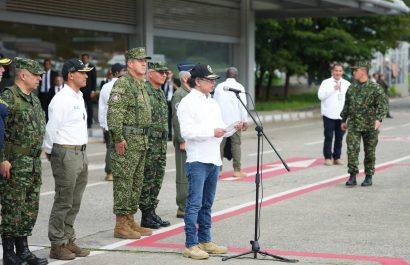 El Presidente de Colombia, Gustavo Metro en un acto militar. Foto de redes sociales de Gustavo Petro.