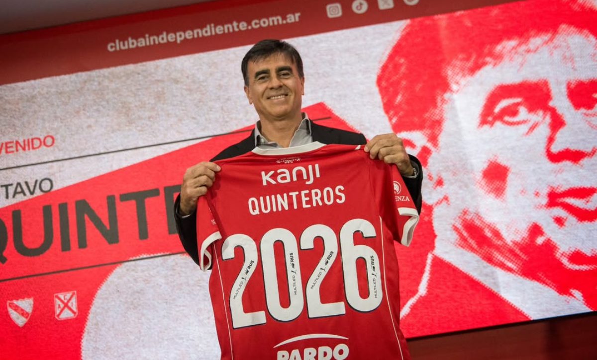 Gustavo Quinteros asume como DT de Independiente hasta el 2026.