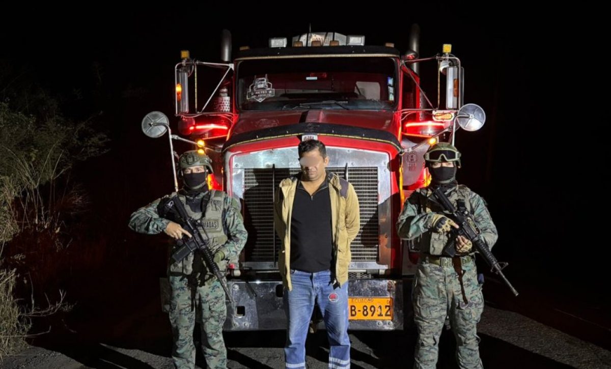 Un hombre fue detenido y acusado por el delito de tráfico de combustible.