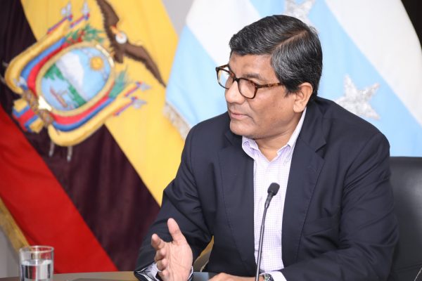 Ecuador negocia contrarreloj para revertir alza de aranceles en Estados Unidos