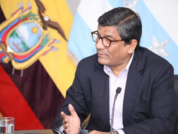 Ecuador negocia contrarreloj para revertir alza de aranceles en Estados Unidos