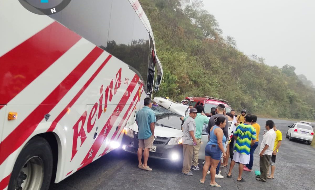 Tragedia en vía a Bahía: accidente cobra la vida de dos médicos en Sucre
