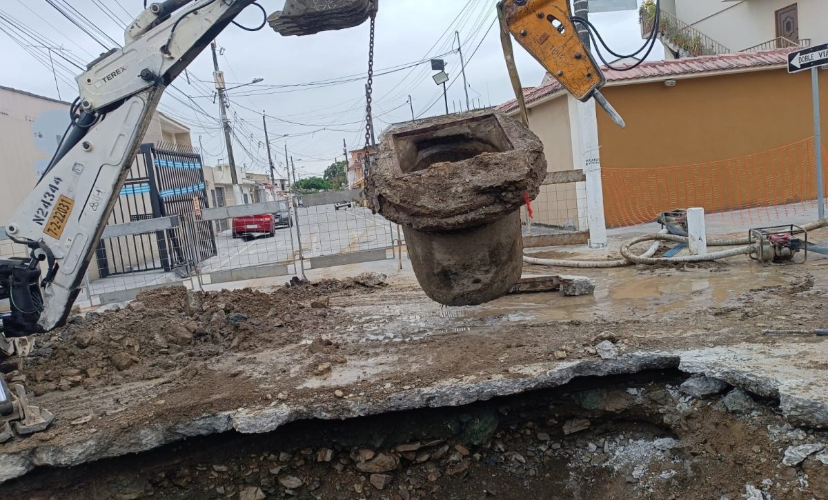 La interrupción del servicio de agua potable afecta a aproximadamente 17,000 usuarios.