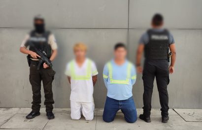 Dos hombres detenidos son acusados del delito de extorsión.