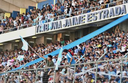 Hinchas del Manta FC en el estadio Jocay.