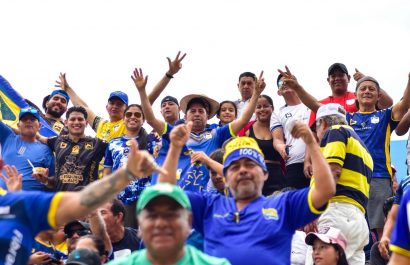 Hinchas de Delfín SC en el estadio Jocay.