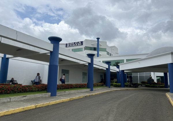 Los pacientes que llevan su tratamiento en Solca, deben comprar los medicamentos e insumos.