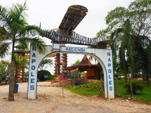 Hacienda Nápoles, la antigua finca de lujo del narcotraficante Pablo Escobar en Puerto Triunfo, Antioquia, es hoy el Parque Temático Hacienda Nápoles.